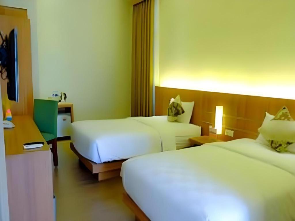 Lotus Hotel Subang Buitenkant foto