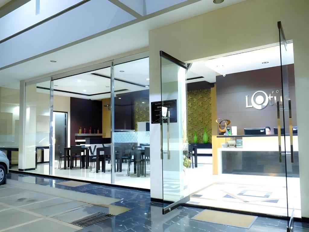 Lotus Hotel Subang Buitenkant foto