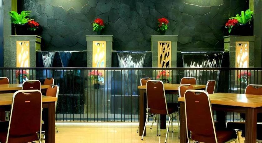Lotus Hotel Subang Buitenkant foto