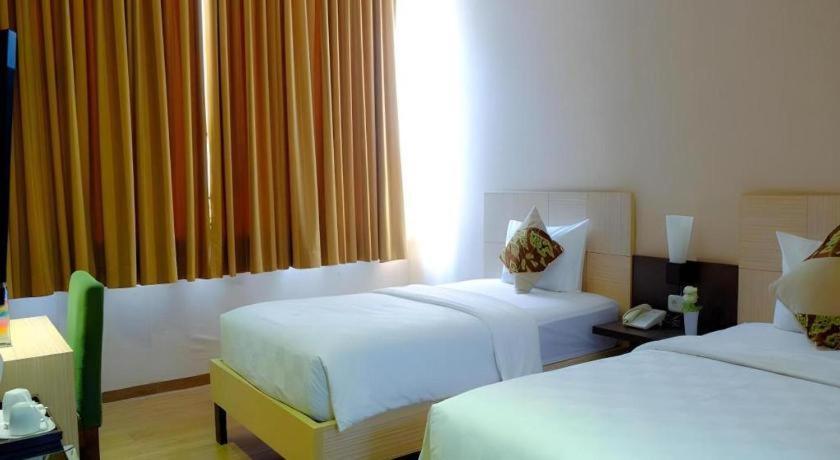 Lotus Hotel Subang Buitenkant foto