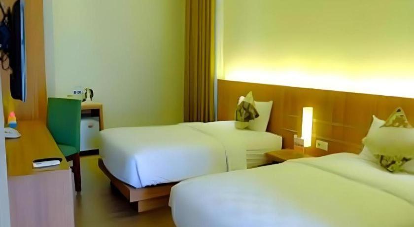 Lotus Hotel Subang Buitenkant foto