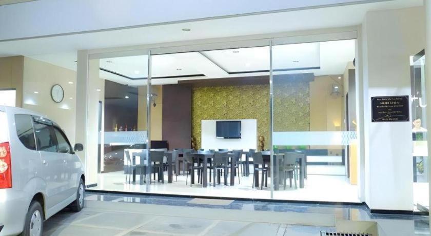 Lotus Hotel Subang Buitenkant foto