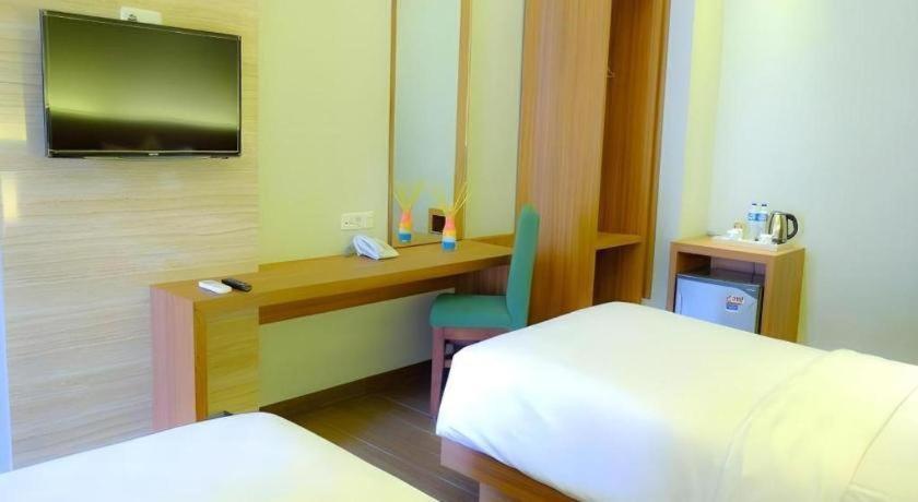Lotus Hotel Subang Buitenkant foto
