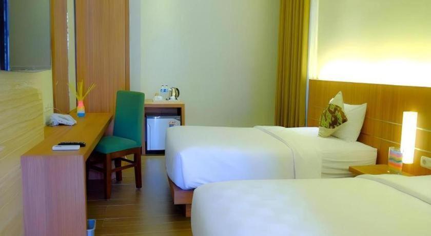Lotus Hotel Subang Buitenkant foto